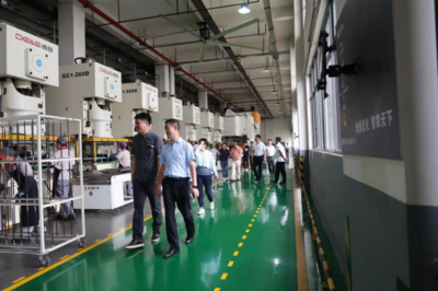 &ldquo;優采中國行&rdquo;攜手房企參觀德意智家 深入了解智能制造技術